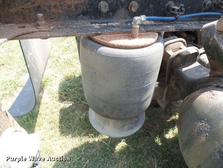 image for item DI5688 2005 Freightliner Columbia 120  semi truck