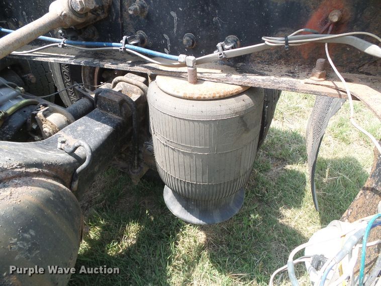 image for item DI5688 2005 Freightliner Columbia 120  semi truck