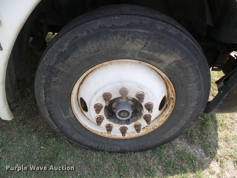 image for item DI5688 2005 Freightliner Columbia 120  semi truck