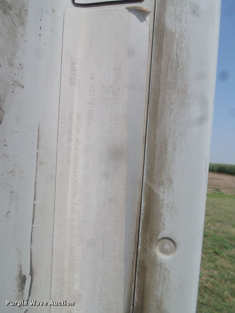 image for item DI5688 2005 Freightliner Columbia 120  semi truck