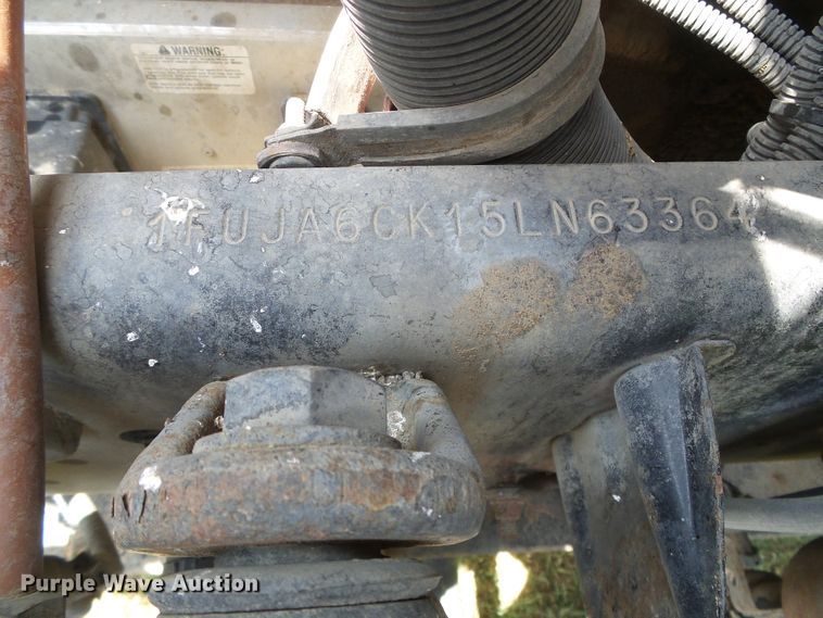 image for item DI5688 2005 Freightliner Columbia 120  semi truck