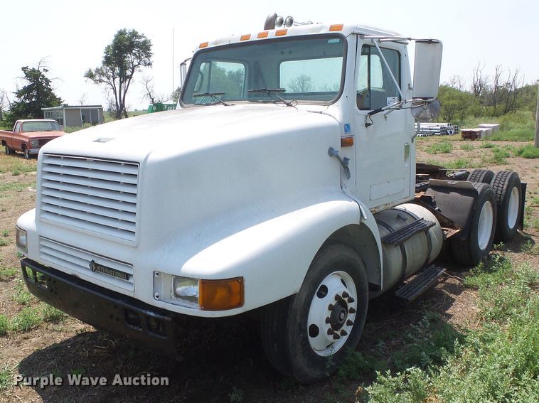 image for item DI5689 1997 International 8200  semi truck