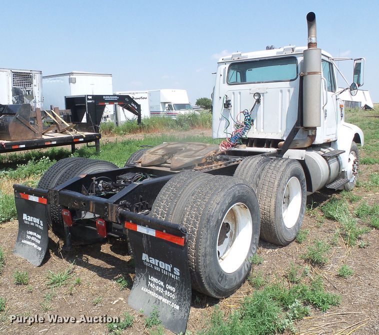 image for item DI5689 1997 International 8200  semi truck