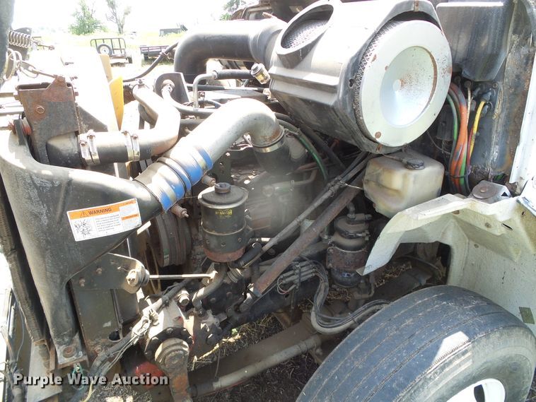 image for item DI5689 1997 International 8200  semi truck