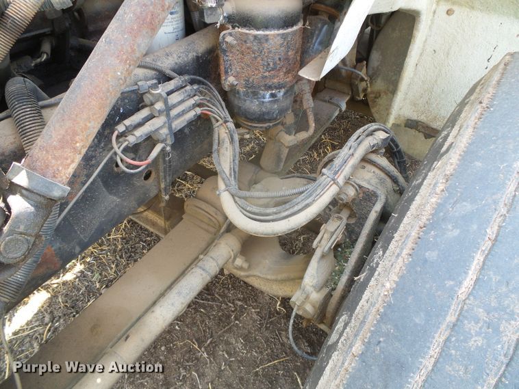 image for item DI5689 1997 International 8200  semi truck