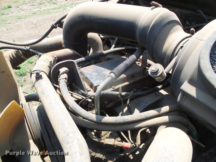 image for item DI5689 1997 International 8200  semi truck