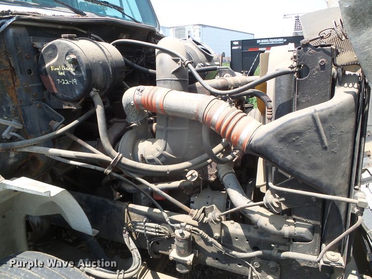 image for item DI5689 1997 International 8200  semi truck