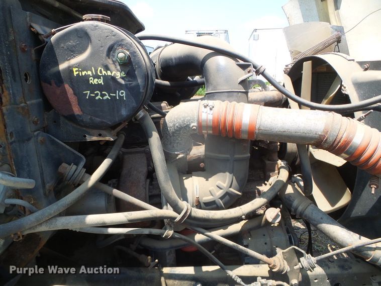 image for item DI5689 1997 International 8200  semi truck