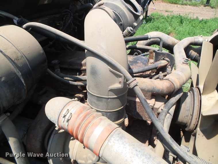 image for item DI5689 1997 International 8200  semi truck