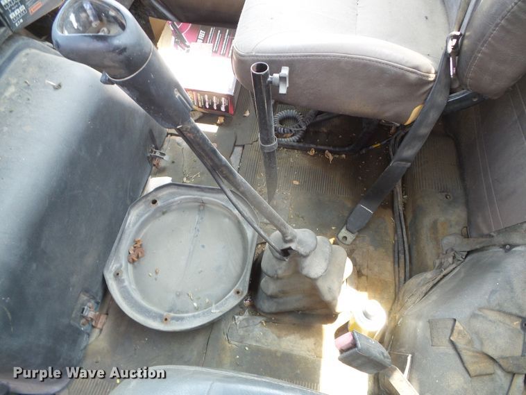 image for item DI5689 1997 International 8200  semi truck