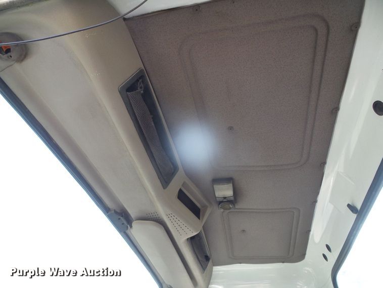 image for item DI5689 1997 International 8200  semi truck