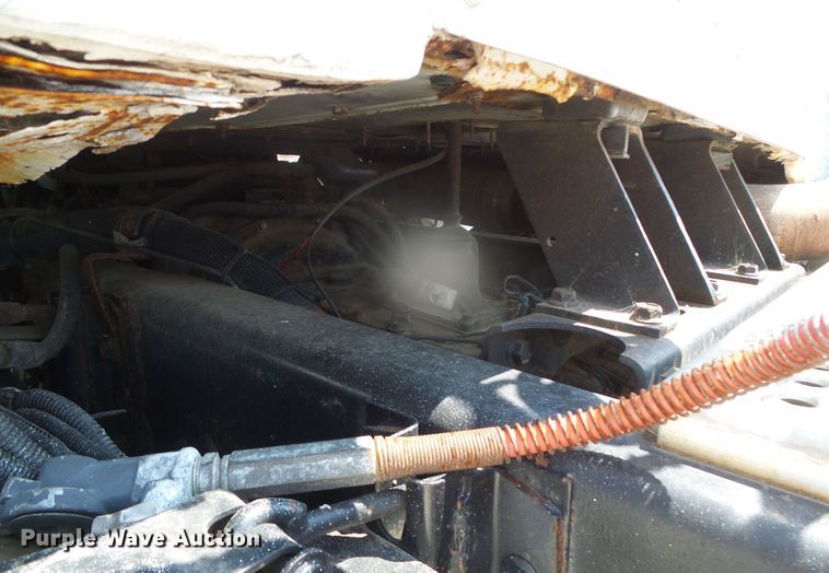 image for item DI5689 1997 International 8200  semi truck