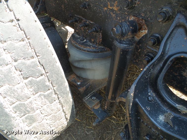 image for item DI5689 1997 International 8200  semi truck