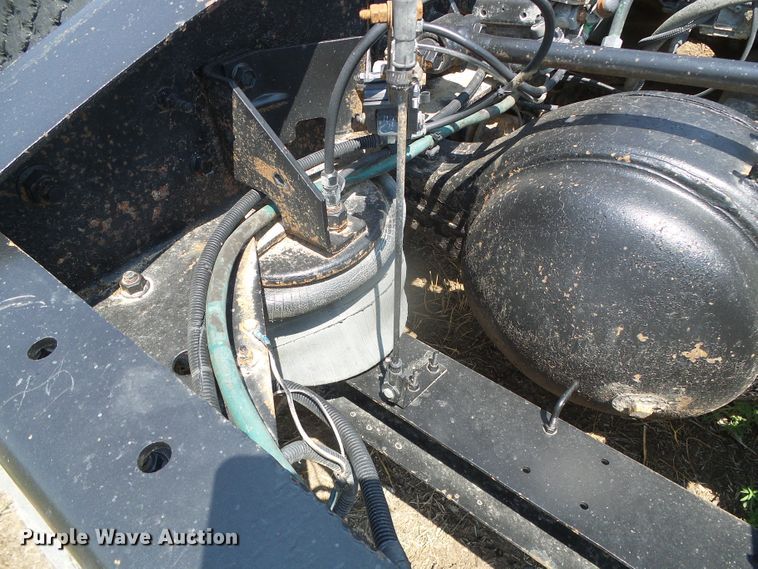 image for item DI5689 1997 International 8200  semi truck