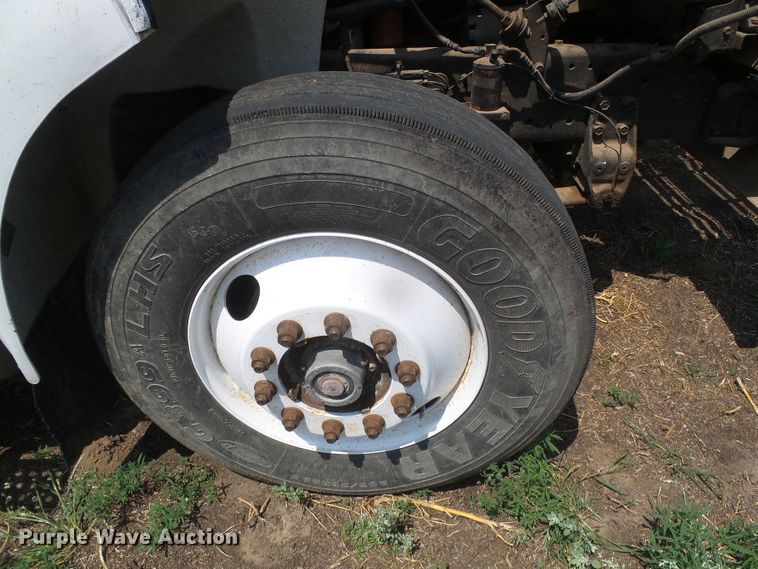 image for item DI5689 1997 International 8200  semi truck