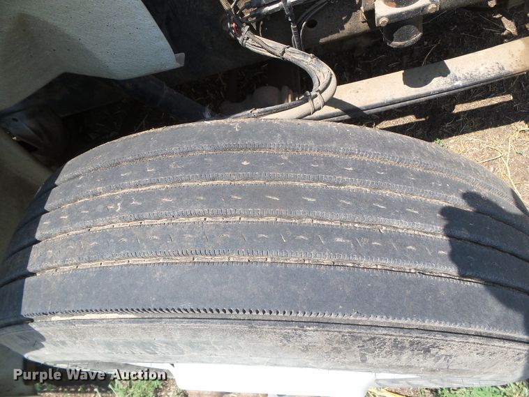 image for item DI5689 1997 International 8200  semi truck