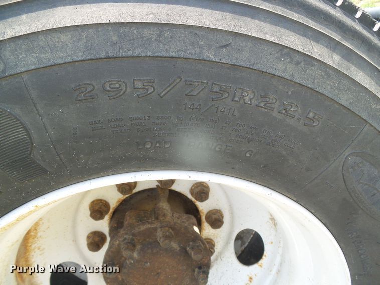 image for item DI5689 1997 International 8200  semi truck