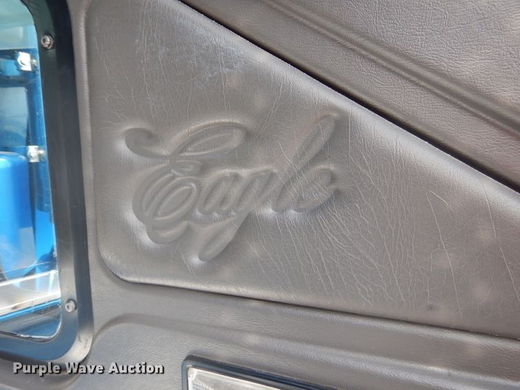 image for item DJ8868 2000 International 9900i  semi truck