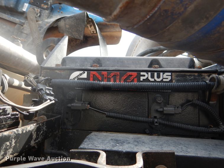 image for item DJ8868 2000 International 9900i  semi truck