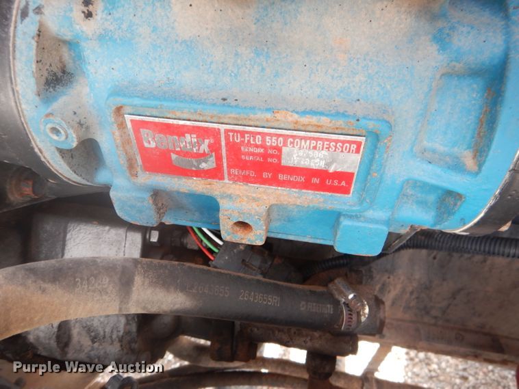 image for item DJ8868 2000 International 9900i  semi truck