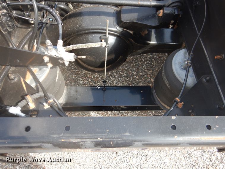 image for item DJ8868 2000 International 9900i  semi truck