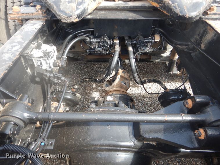 image for item DJ8868 2000 International 9900i  semi truck