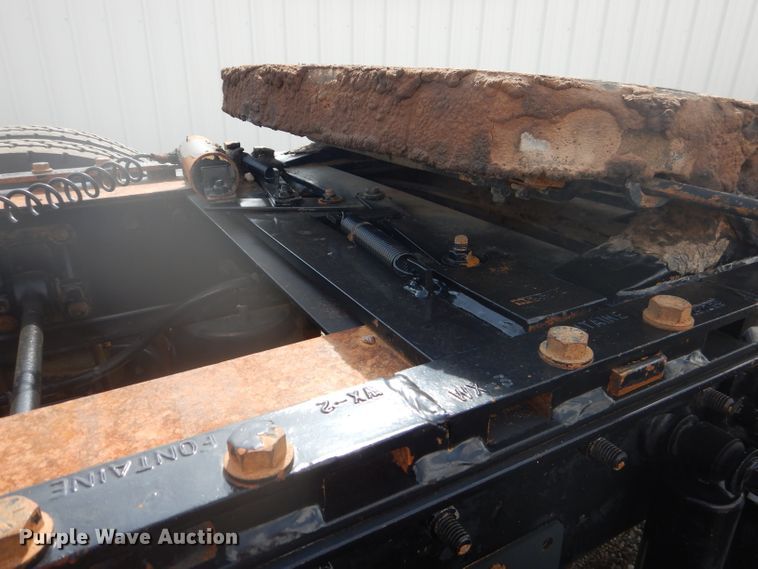 image for item DJ8868 2000 International 9900i  semi truck