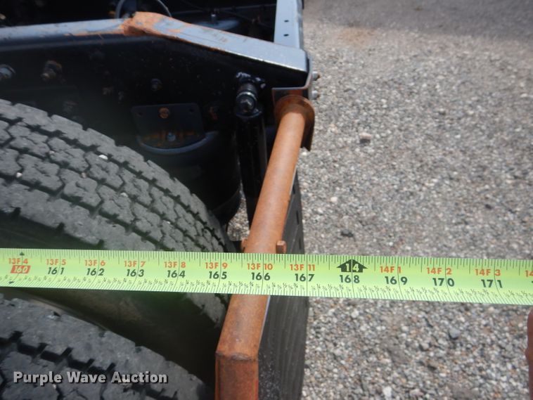 image for item DJ8868 2000 International 9900i  semi truck