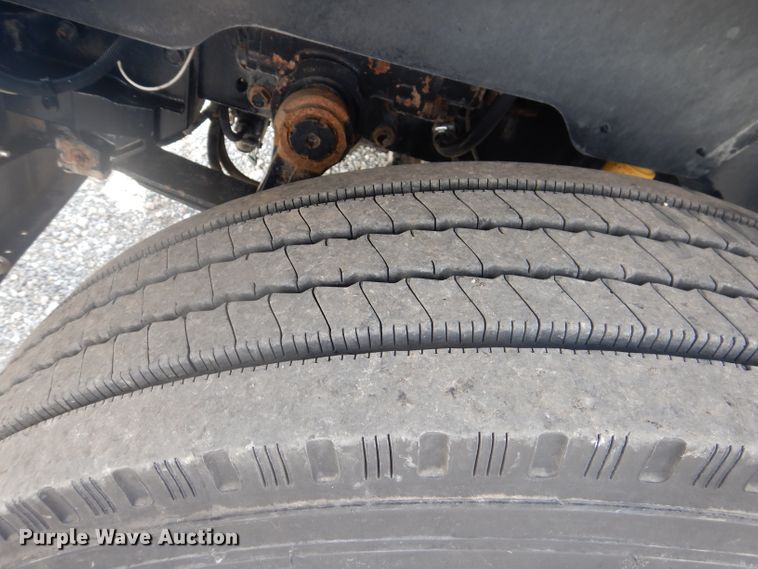 image for item DJ8868 2000 International 9900i  semi truck