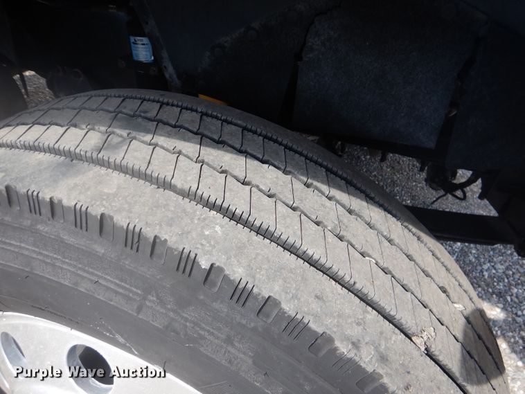 image for item DJ8868 2000 International 9900i  semi truck