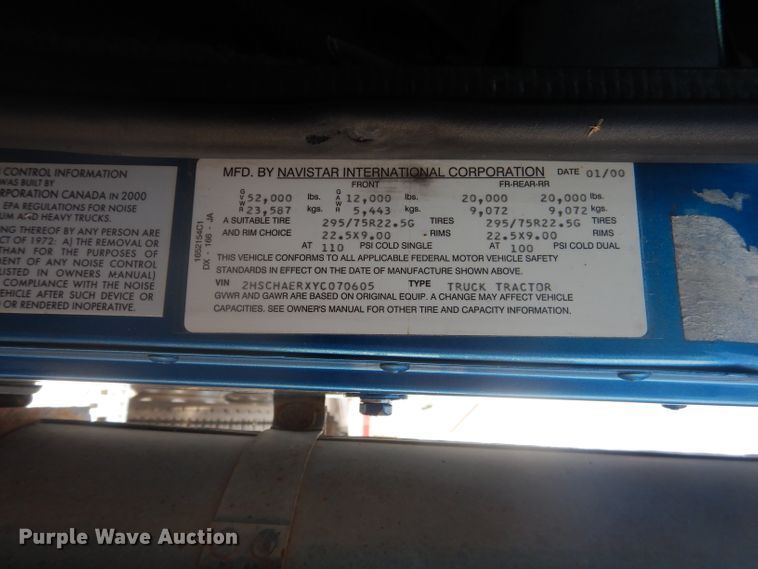 image for item DJ8868 2000 International 9900i  semi truck