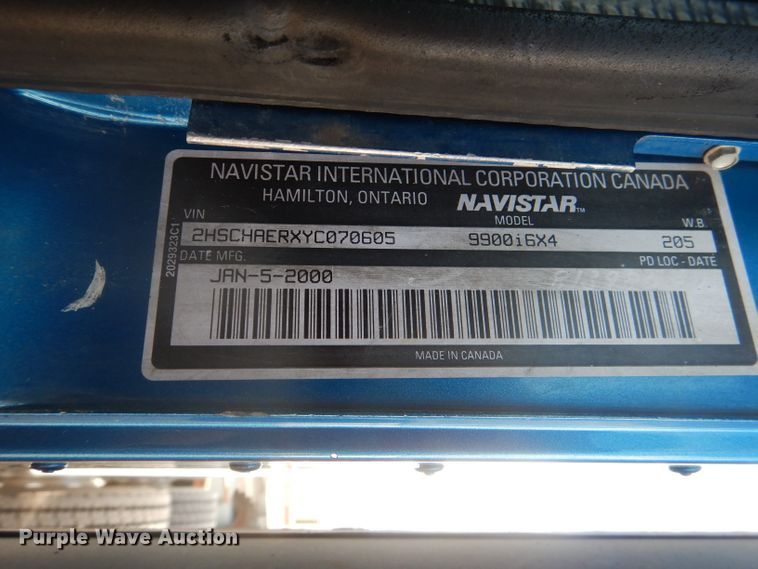 image for item DJ8868 2000 International 9900i  semi truck