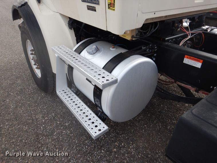 image for item DJ8869 2007 Sterling L9500  crane truck