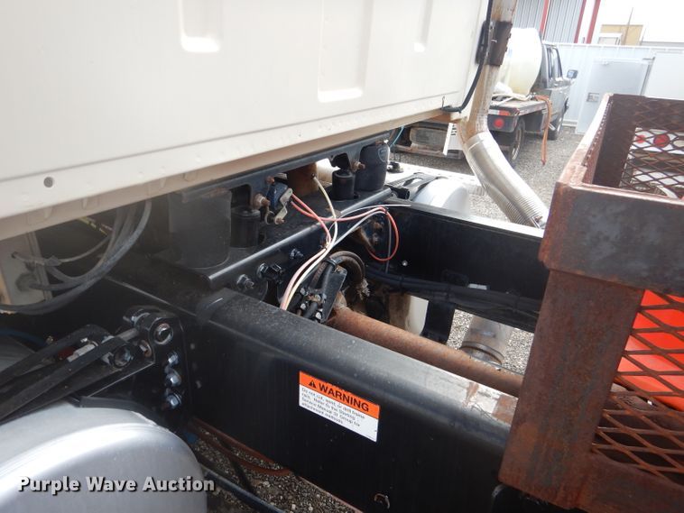 image for item DJ8869 2007 Sterling L9500  crane truck