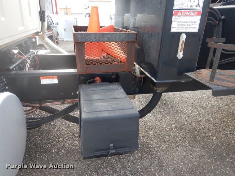 image for item DJ8869 2007 Sterling L9500  crane truck