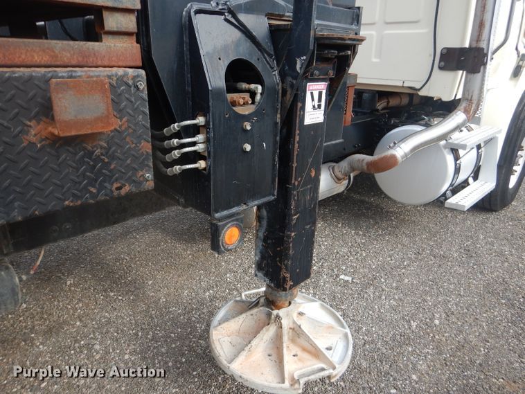 image for item DJ8869 2007 Sterling L9500  crane truck