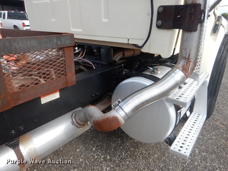 image for item DJ8869 2007 Sterling L9500  crane truck