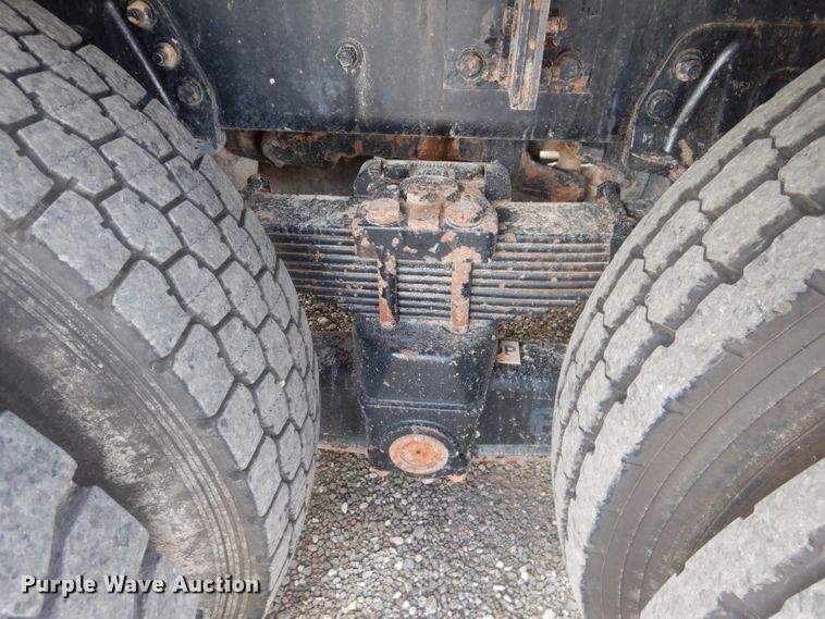 image for item DJ8869 2007 Sterling L9500  crane truck