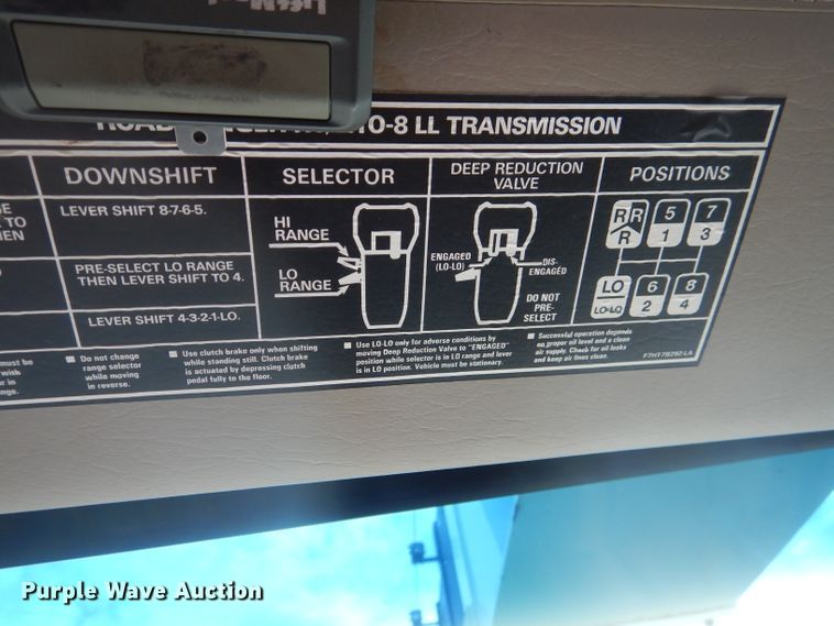 image for item DJ8869 2007 Sterling L9500  crane truck