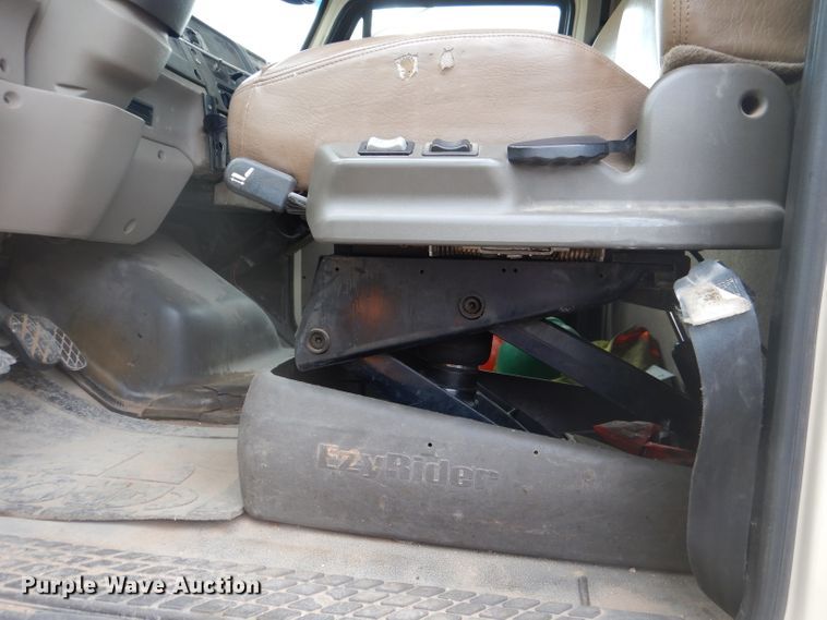 image for item DJ8869 2007 Sterling L9500  crane truck