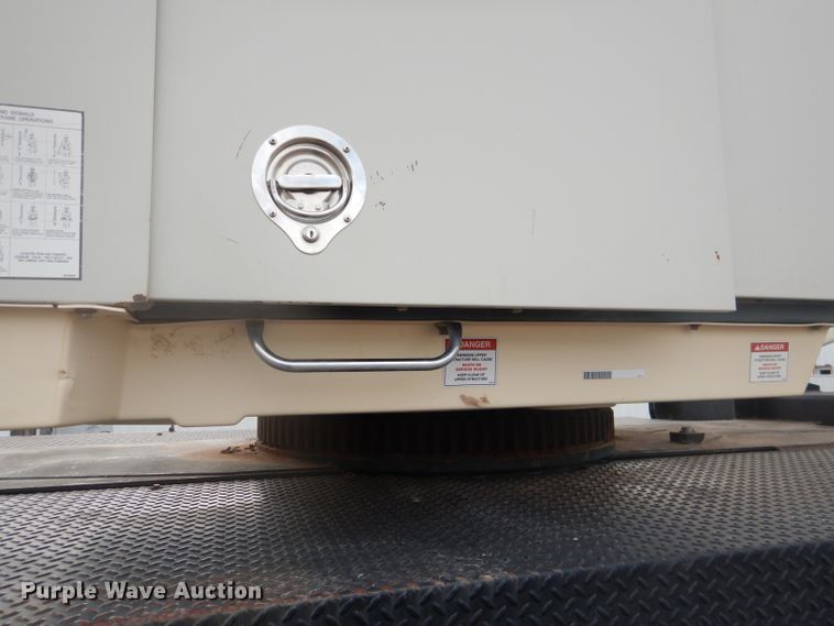 image for item DJ8869 2007 Sterling L9500  crane truck