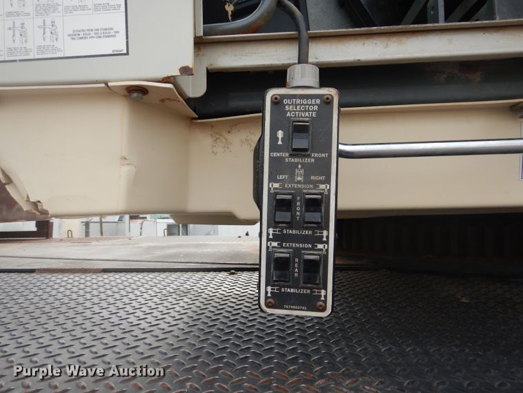 image for item DJ8869 2007 Sterling L9500  crane truck