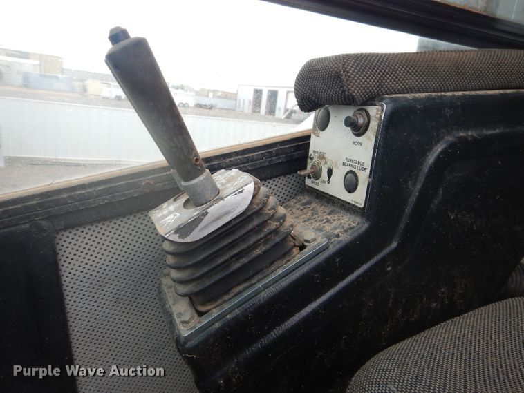 image for item DJ8869 2007 Sterling L9500  crane truck