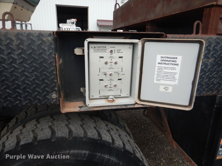 image for item DJ8869 2007 Sterling L9500  crane truck