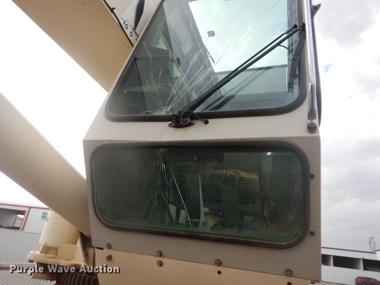 image for item DJ8869 2007 Sterling L9500  crane truck