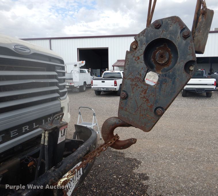 image for item DJ8869 2007 Sterling L9500  crane truck