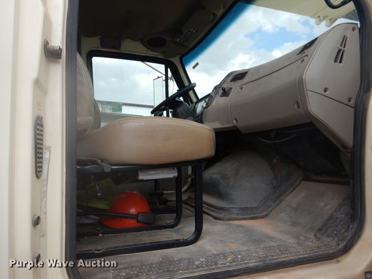 image for item DJ8869 2007 Sterling L9500  crane truck