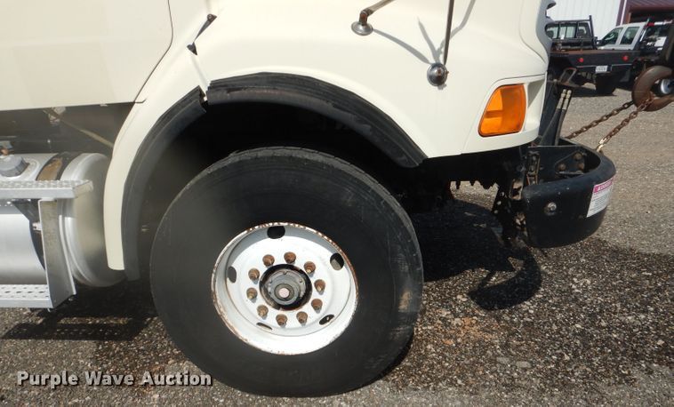 image for item DJ8869 2007 Sterling L9500  crane truck