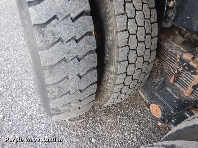 image for item DJ8869 2007 Sterling L9500  crane truck