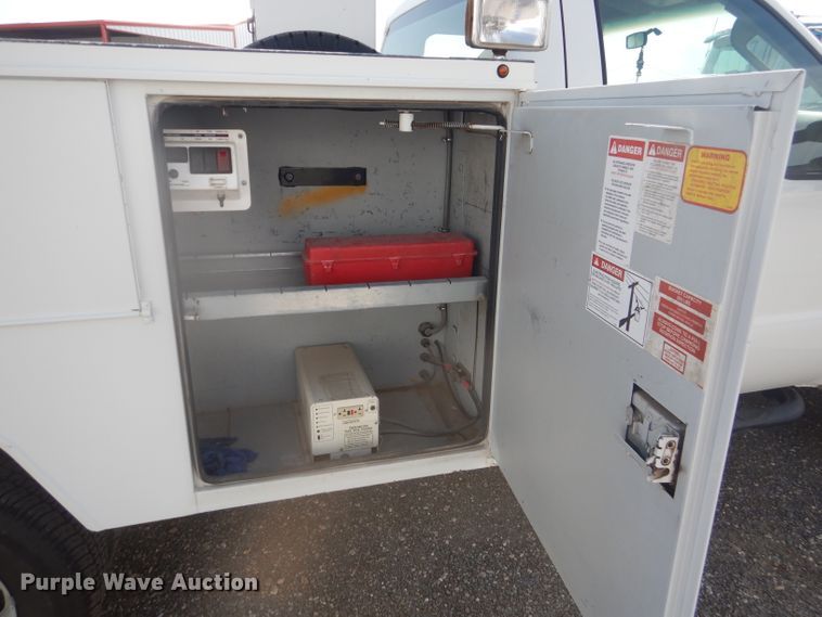 image for item DJ8870 2008 Ford F350 Super Duty  bucket truck